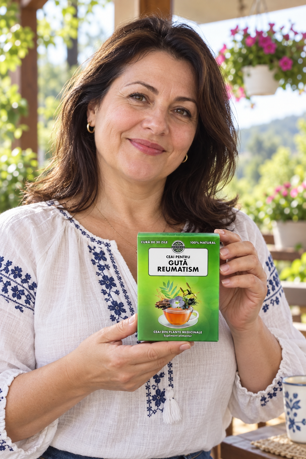 Femeie tinand Ceai pentru guta reumatism 250 gr
