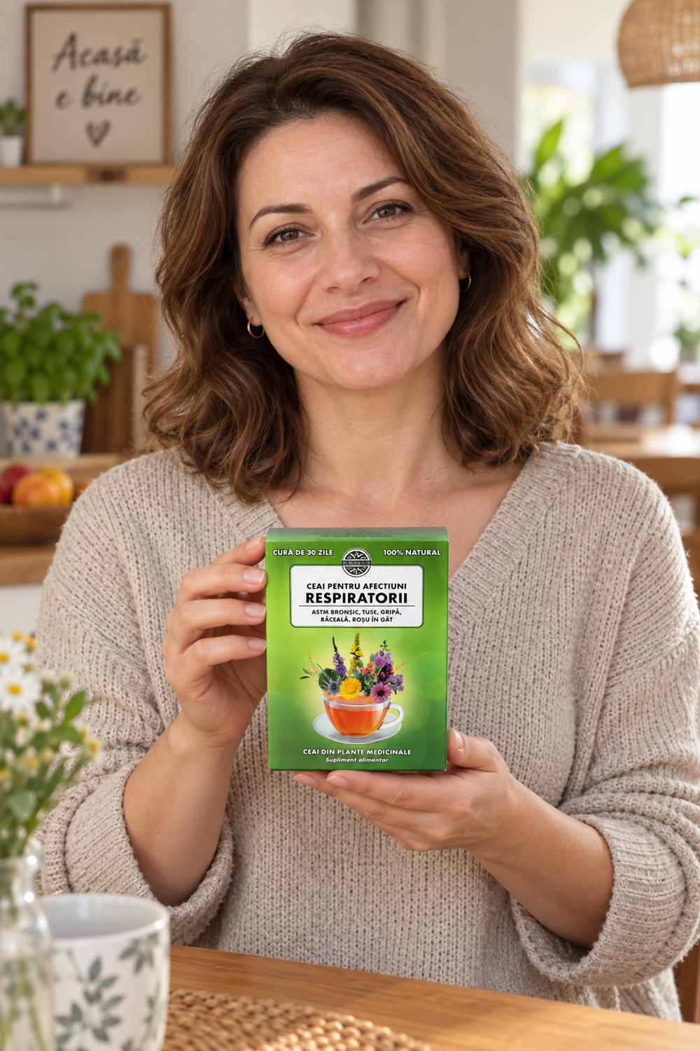 Femeie tinand Ceai pentru afectiuni respiratorii 250 gr